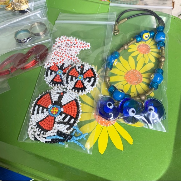 Junk Jewelry Lot - Picture 6 of 7